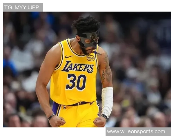 浓眉状态低迷半场表现不佳仅得8分7板并出现两次失误 浓眉状态低迷半场表现不佳仅得8分7板并出现两次失误