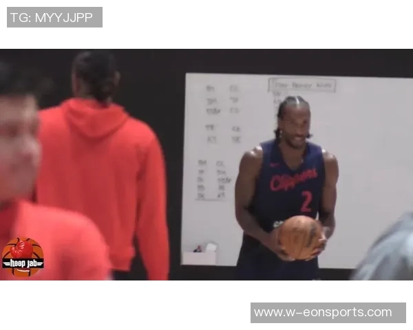 快船训练氛围轻松愉快全员笑容满面小卡频频亮相