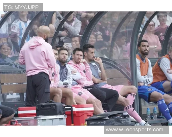 梅西缺席训练引发关注贝克汉姆亲临现场观摩迈阿密国际训练课