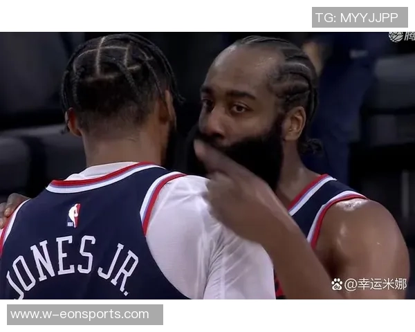 半场战报哈登火力全开贡献20分小卡紧随其后快船领先勇士3分 半场战报哈登火力全开贡献20分小卡紧随其后快船领先勇士3分