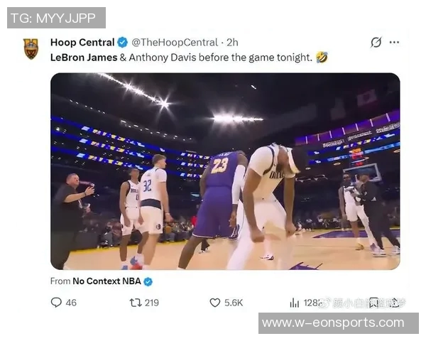 詹姆斯替补席上显不满情绪频频起身运球引发关注