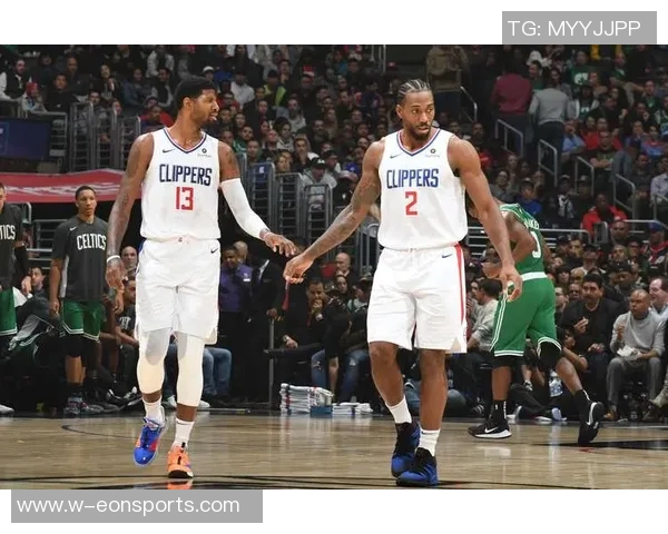 小吧观赛快船对阵鹈鹕主场赠送保罗快船10时期球衣给每位球迷 小吧观赛快船对阵鹈鹕主场赠送保罗快船10时期球衣给每位球迷