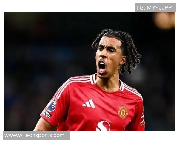 姆伯莫终于领奖英超10月最佳球员奖杯落入手中