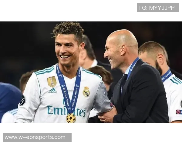 曼联旧将感叹姆伯莫阿玛德离队后右路防线崩溃局面